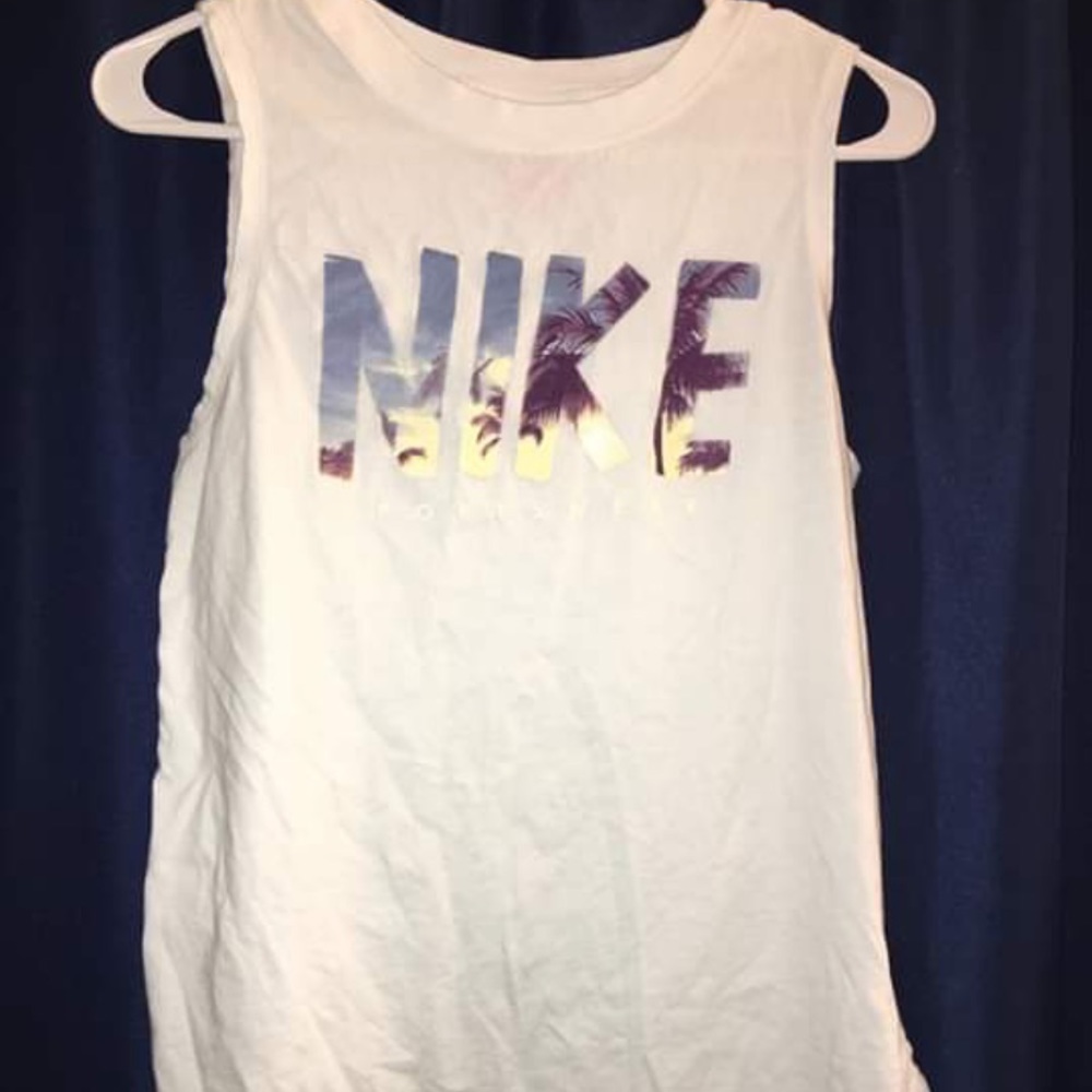 white nike tank